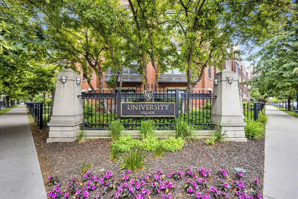 1033 West 14th Place Chicago IL 60608