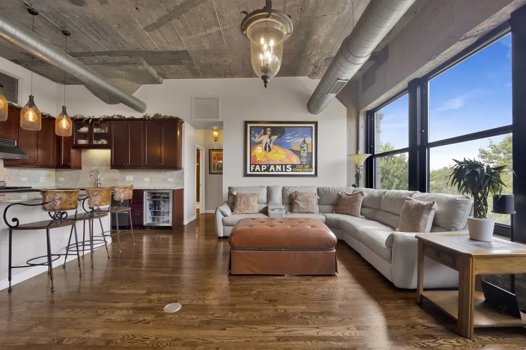 1033 West 14th Place Chicago IL 60608