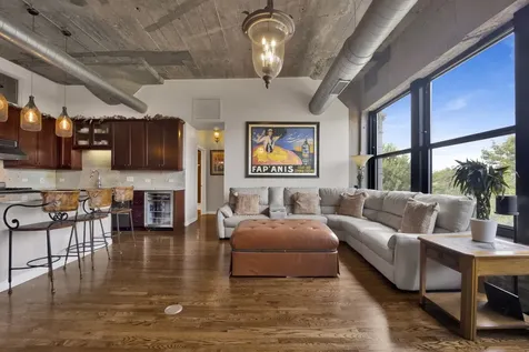 1033 West 14th Place Chicago IL 60608