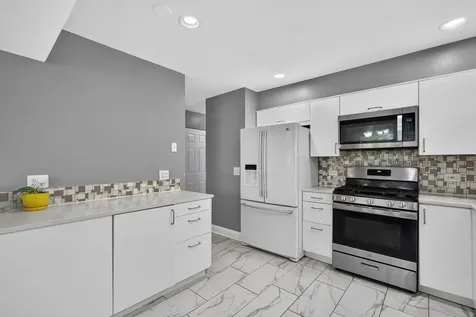 197 Rob Roy Court Schaumburg IL 60194