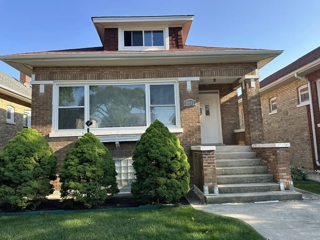 5921 West Berenice Avenue Chicago IL 60634