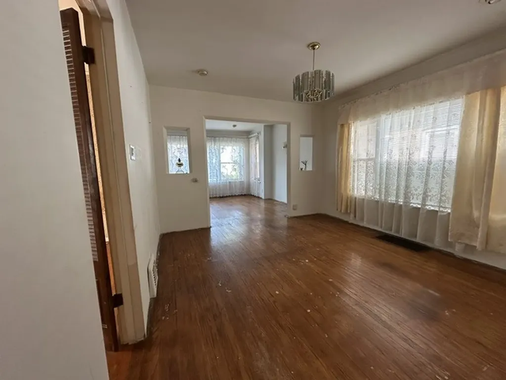 5921 West Berenice Avenue Chicago IL 60634