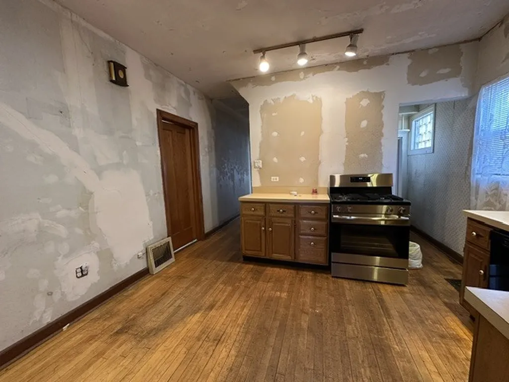 5921 West Berenice Avenue Chicago IL 60634