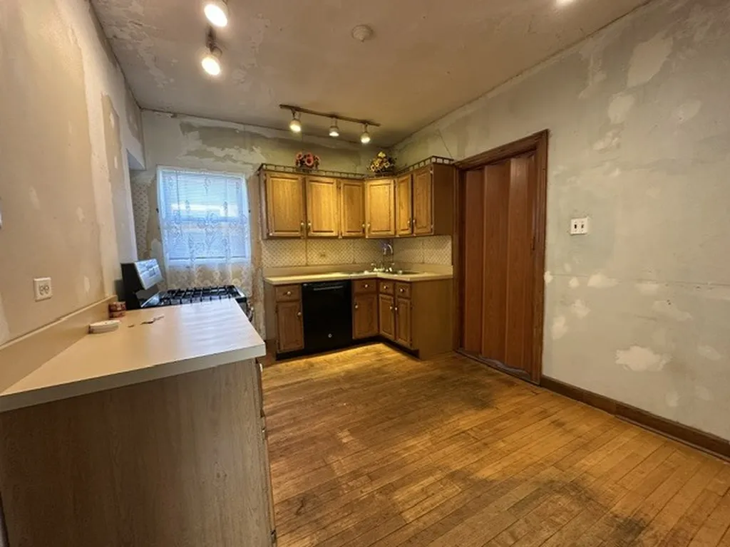 5921 West Berenice Avenue Chicago IL 60634