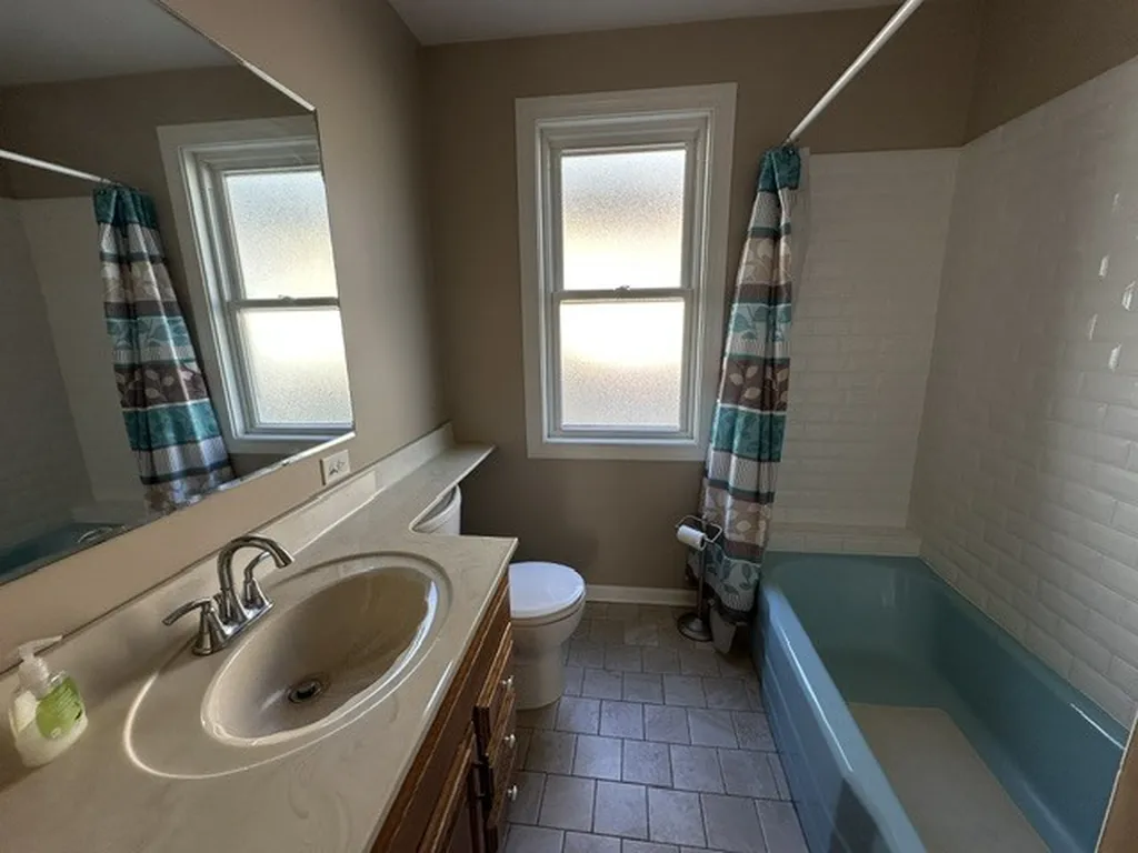 5921 West Berenice Avenue Chicago IL 60634