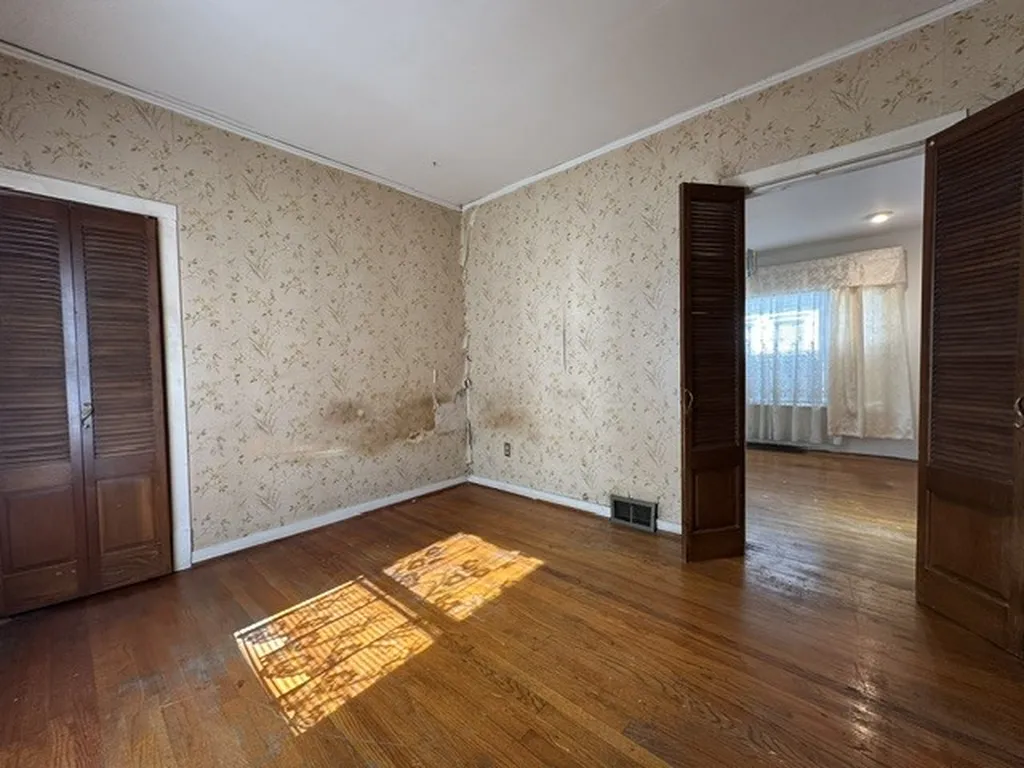 5921 West Berenice Avenue Chicago IL 60634