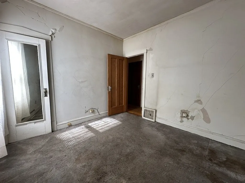 5921 West Berenice Avenue Chicago IL 60634