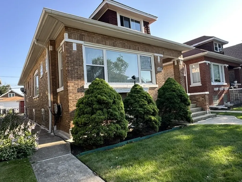 5921 West Berenice Avenue Chicago IL 60634