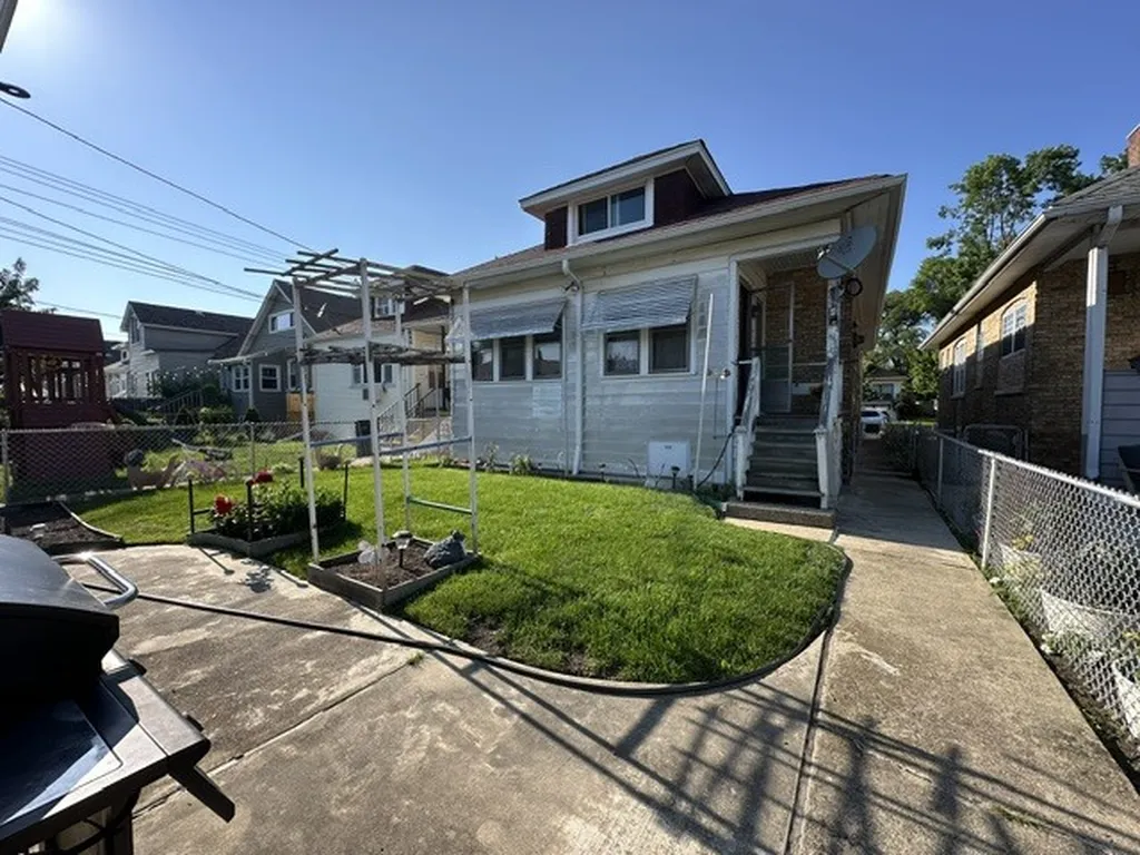 5921 West Berenice Avenue Chicago IL 60634