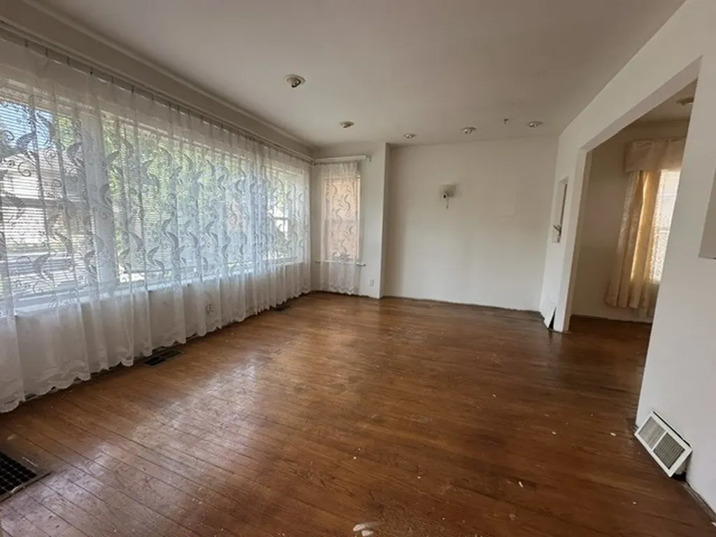 5921 West Berenice Avenue Chicago IL 60634