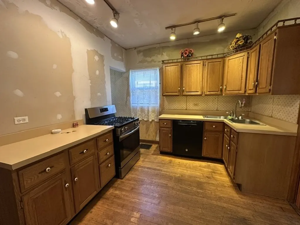 5921 West Berenice Avenue Chicago IL 60634