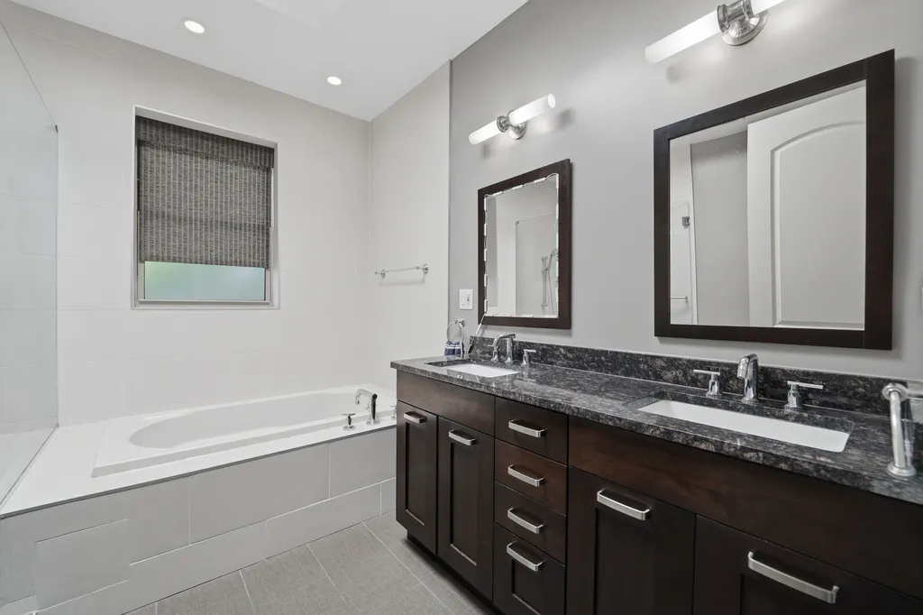 4820 North Paulina Street Chicago IL 60640