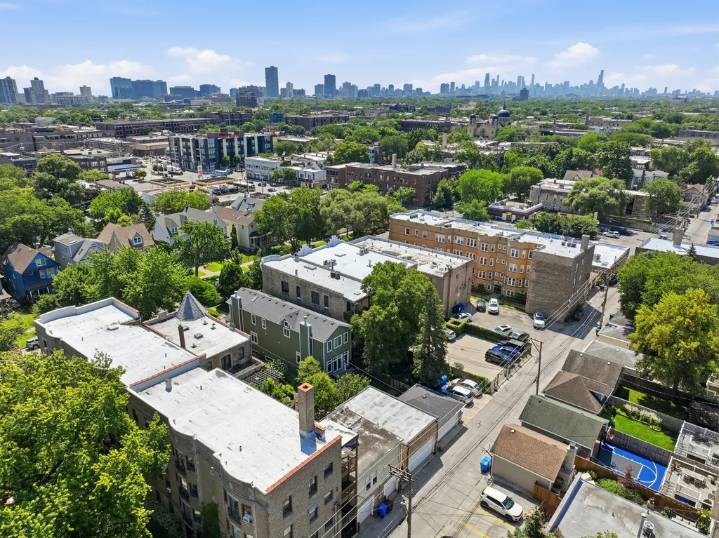 4820 North Paulina Street Chicago IL 60640