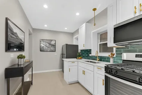 8042 South Champlain Avenue Chicago IL 60619