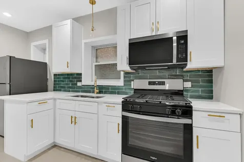 8042 South Champlain Avenue Chicago IL 60619