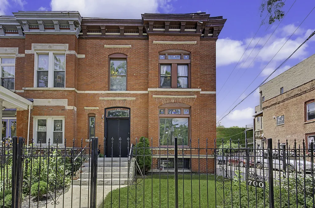 700 South Oakley Boulevard Chicago IL 60612