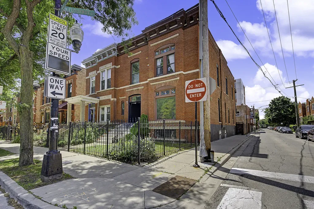 700 South Oakley Boulevard Chicago IL 60612
