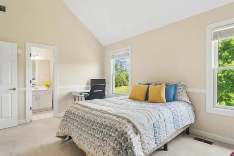175 Clover Hill Lane North Barrington IL 60010