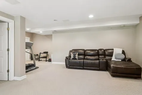 175 Clover Hill Lane North Barrington IL 60010