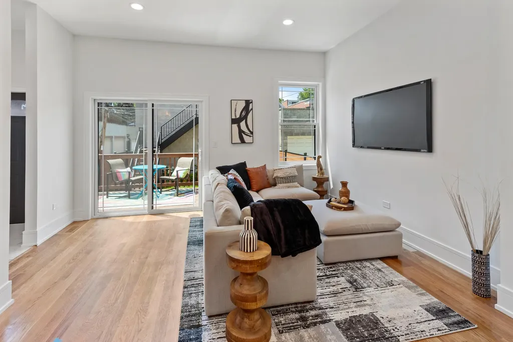 3414 North Hamilton Avenue Chicago IL 60618