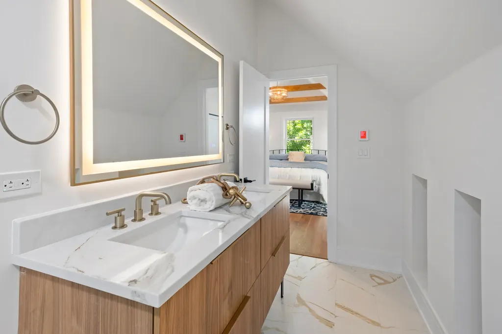 3414 North Hamilton Avenue Chicago IL 60618