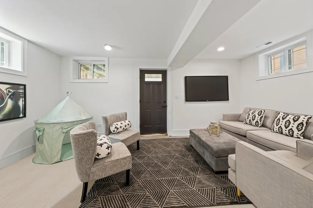 3414 North Hamilton Avenue Chicago IL 60618