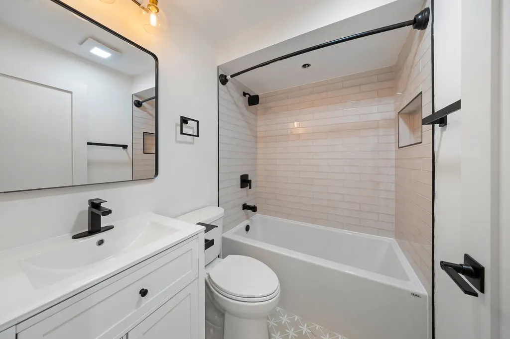 3414 North Hamilton Avenue Chicago IL 60618