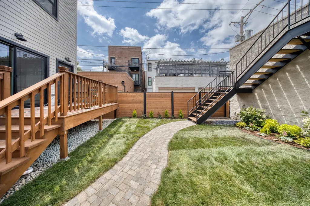 3414 North Hamilton Avenue Chicago IL 60618