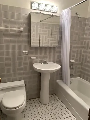 928 West Leland Avenue Chicago IL 60640