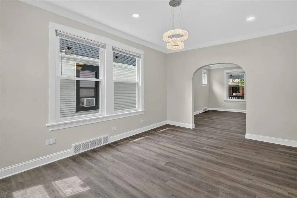 543 North Leclaire Avenue Chicago IL 60644
