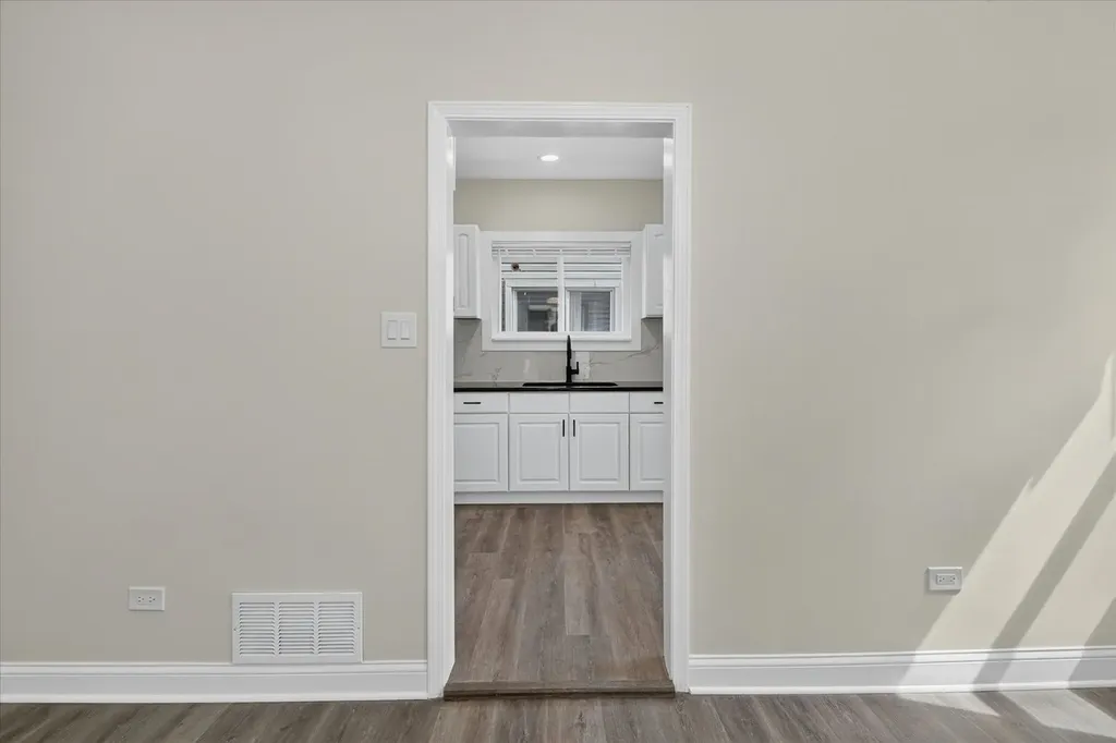 543 North Leclaire Avenue Chicago IL 60644