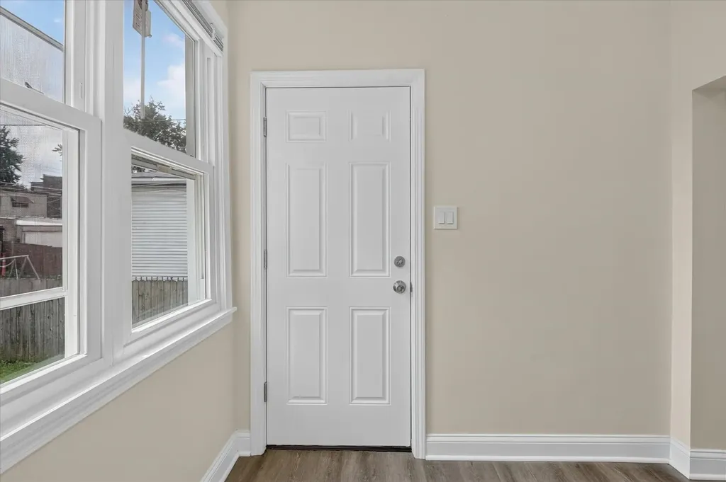 543 North Leclaire Avenue Chicago IL 60644