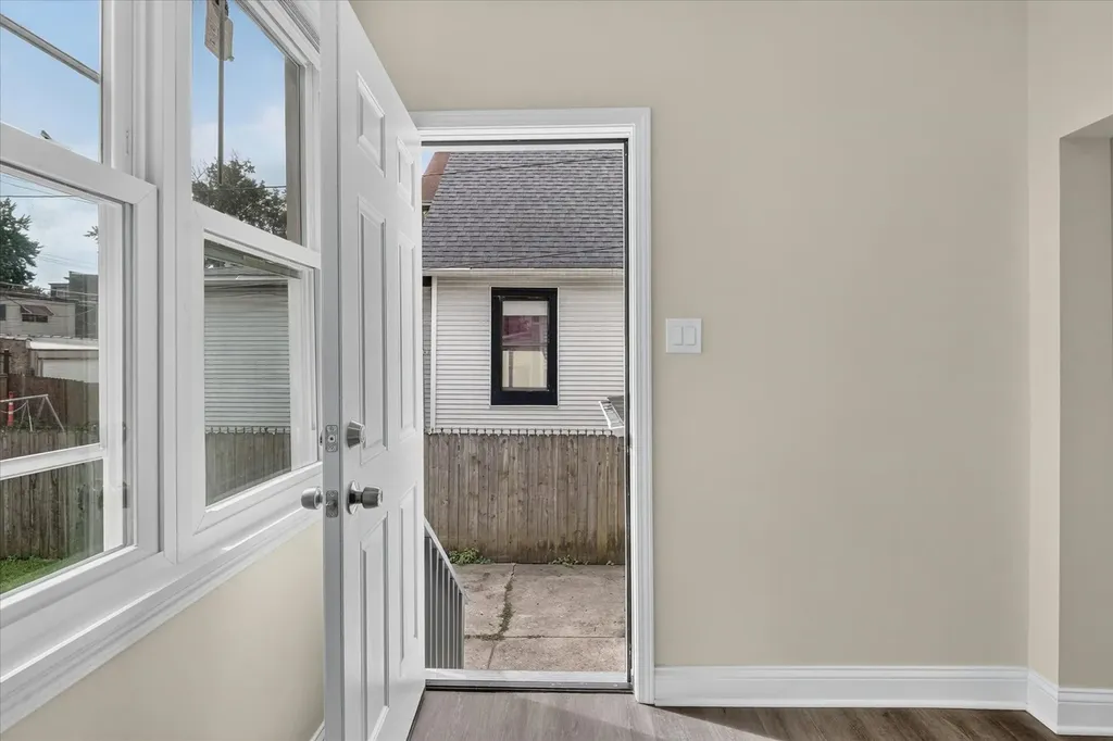 543 North Leclaire Avenue Chicago IL 60644