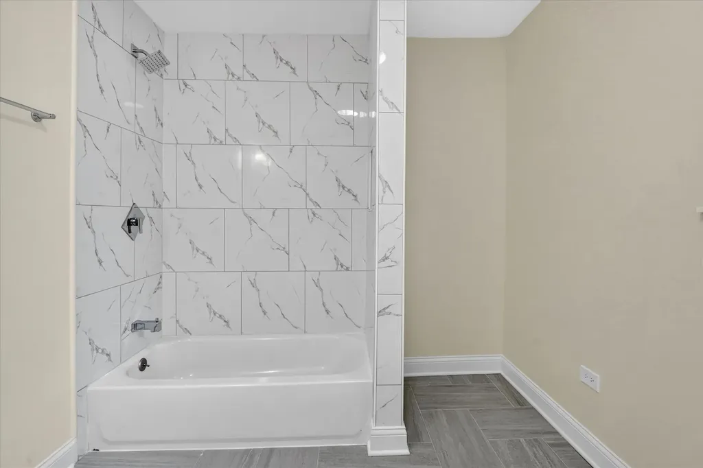 543 North Leclaire Avenue Chicago IL 60644