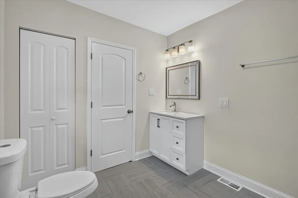 543 North Leclaire Avenue Chicago IL 60644