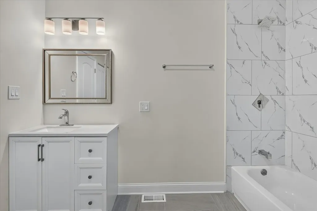 543 North Leclaire Avenue Chicago IL 60644