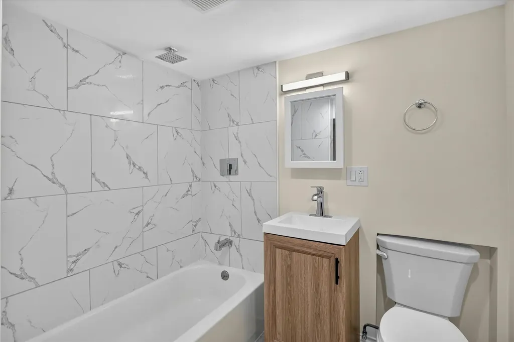 543 North Leclaire Avenue Chicago IL 60644
