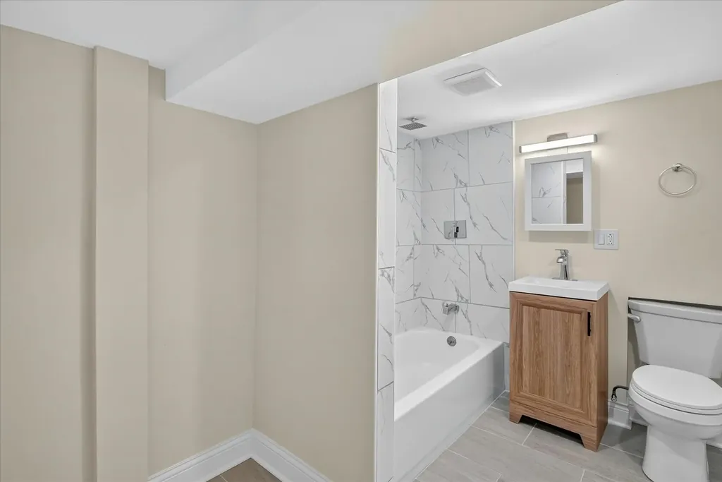 543 North Leclaire Avenue Chicago IL 60644