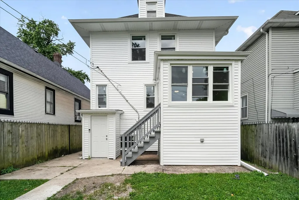543 North Leclaire Avenue Chicago IL 60644