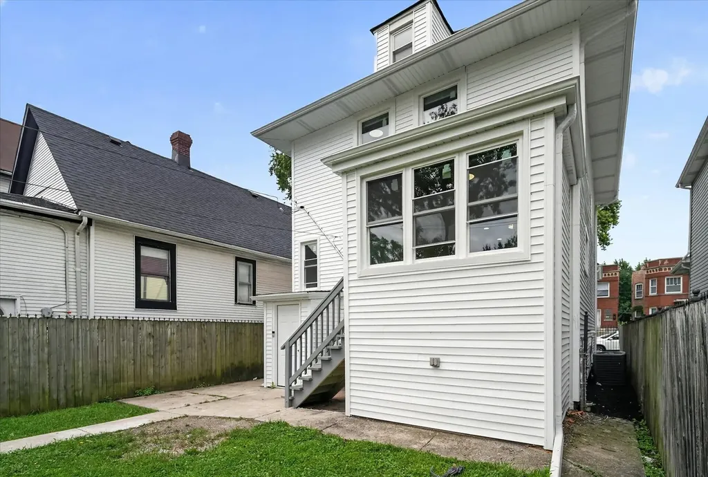 543 North Leclaire Avenue Chicago IL 60644