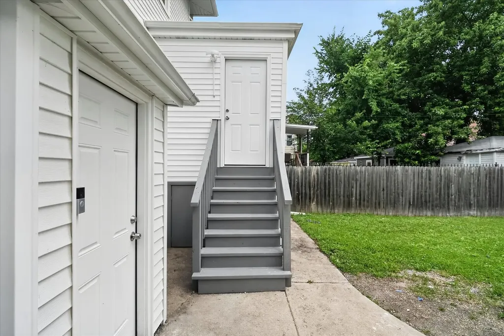 543 North Leclaire Avenue Chicago IL 60644