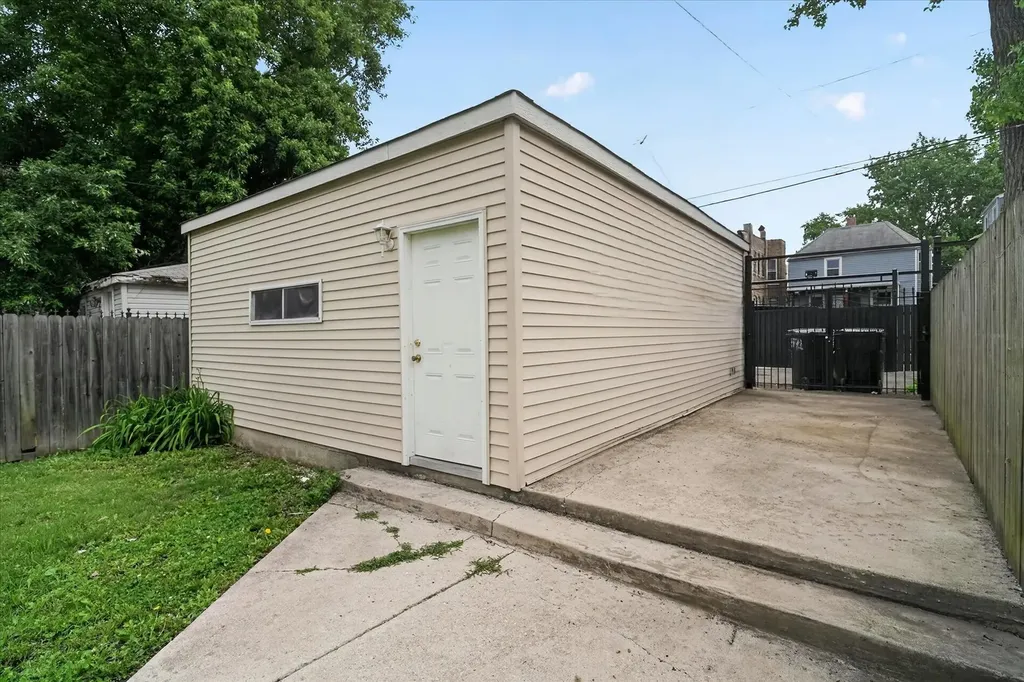 543 North Leclaire Avenue Chicago IL 60644