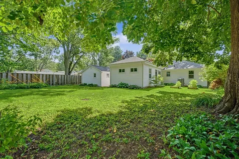 718 Dover Place Champaign IL 61820