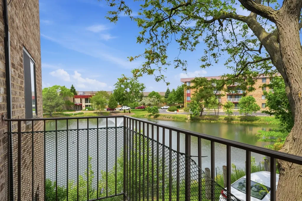 5513 Chateau Drive Rolling Meadows IL 60008