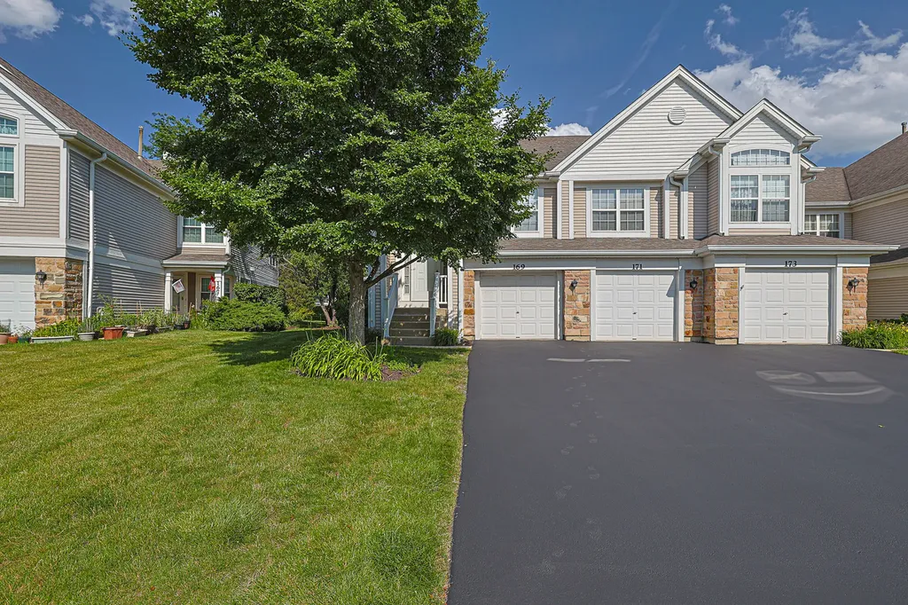 169 Concord Lane Carol Stream IL 60188