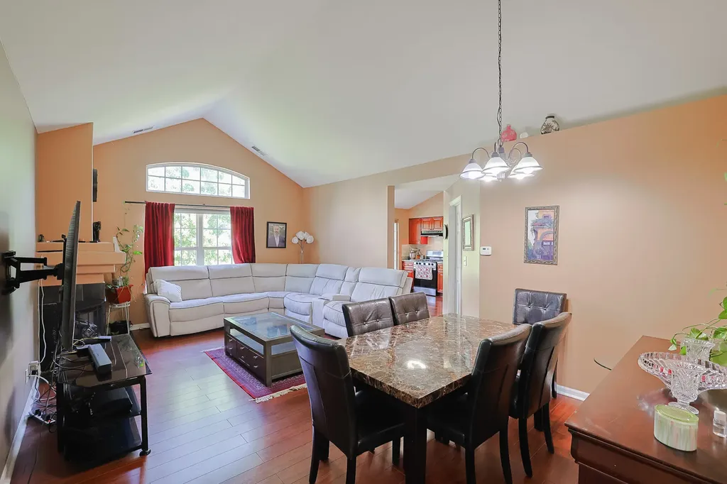 169 Concord Lane Carol Stream IL 60188