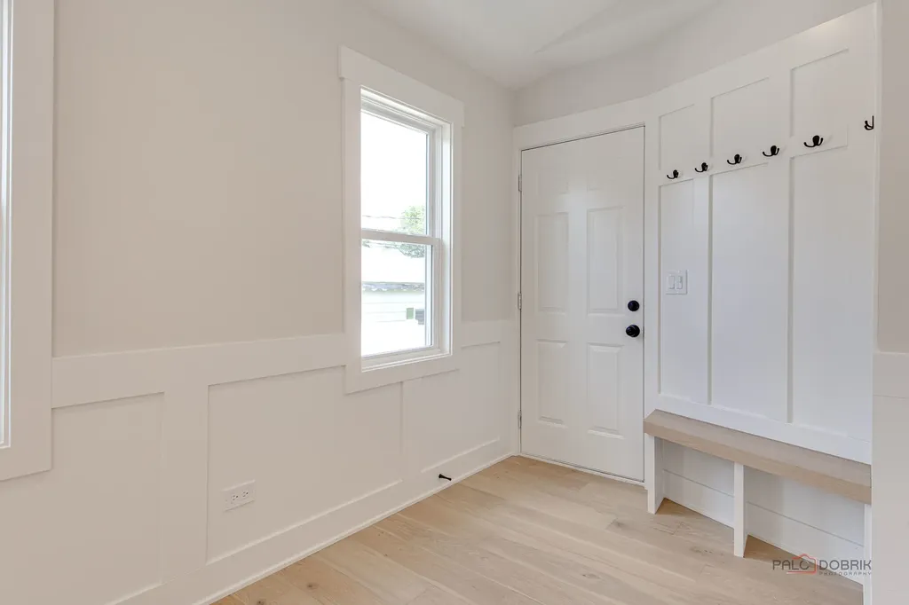 5748 West Eastwood Avenue Chicago IL 60630