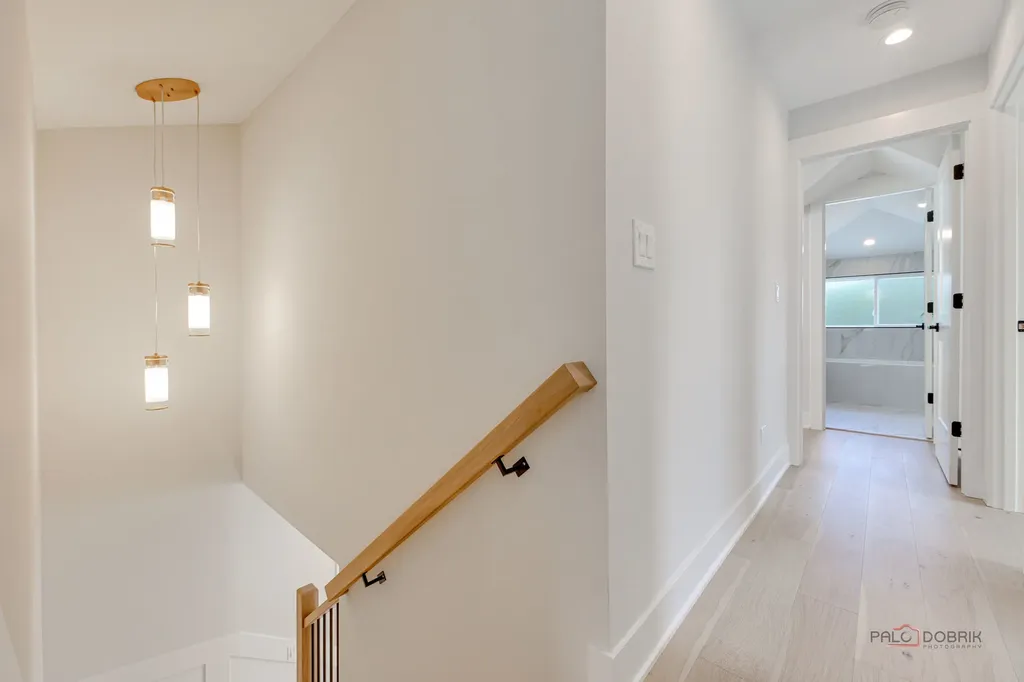 5748 West Eastwood Avenue Chicago IL 60630