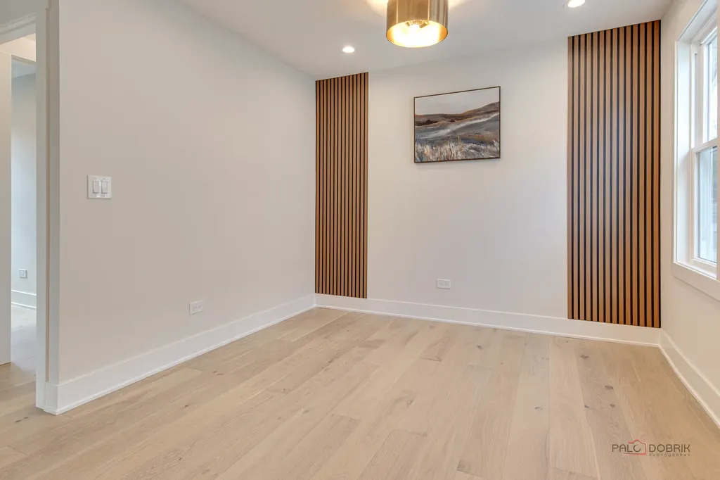 5748 West Eastwood Avenue Chicago IL 60630