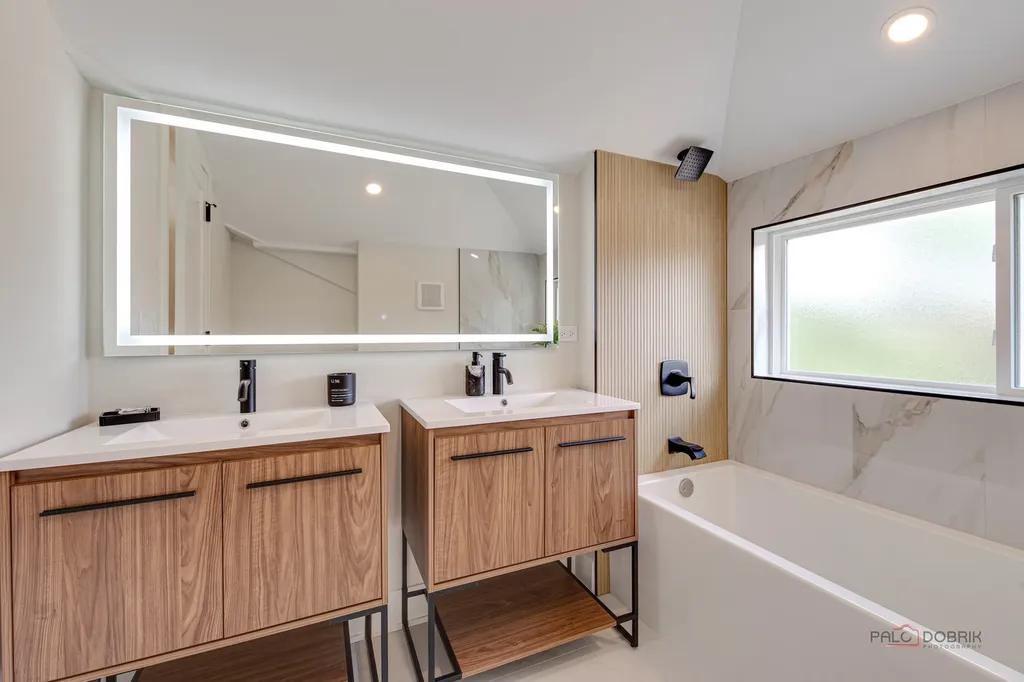 5748 West Eastwood Avenue Chicago IL 60630